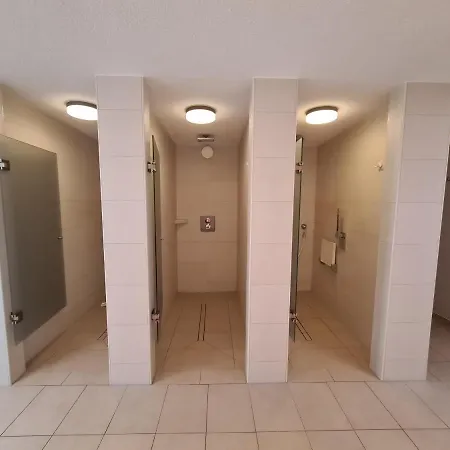 Terrassenhaus, 73 Apartment *